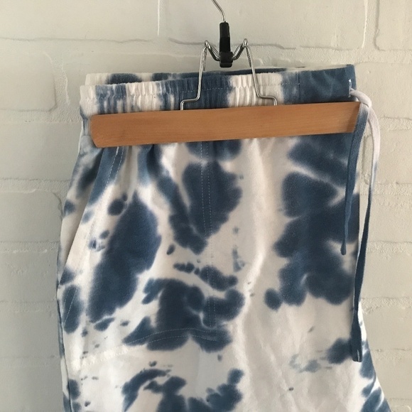 Tie Dye Blue and White Short Women Plus Size 3X - Picture 9 of 11